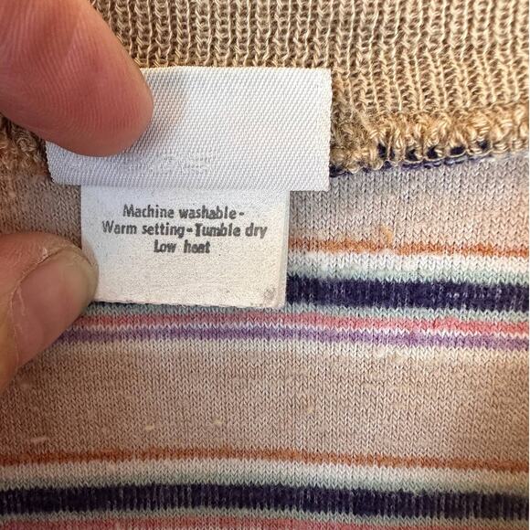 Vintage Levi’s Women's Sz: M Tan V-Neck Stripe Long Sleeve Pullover Sweater - Picture 8 of 12